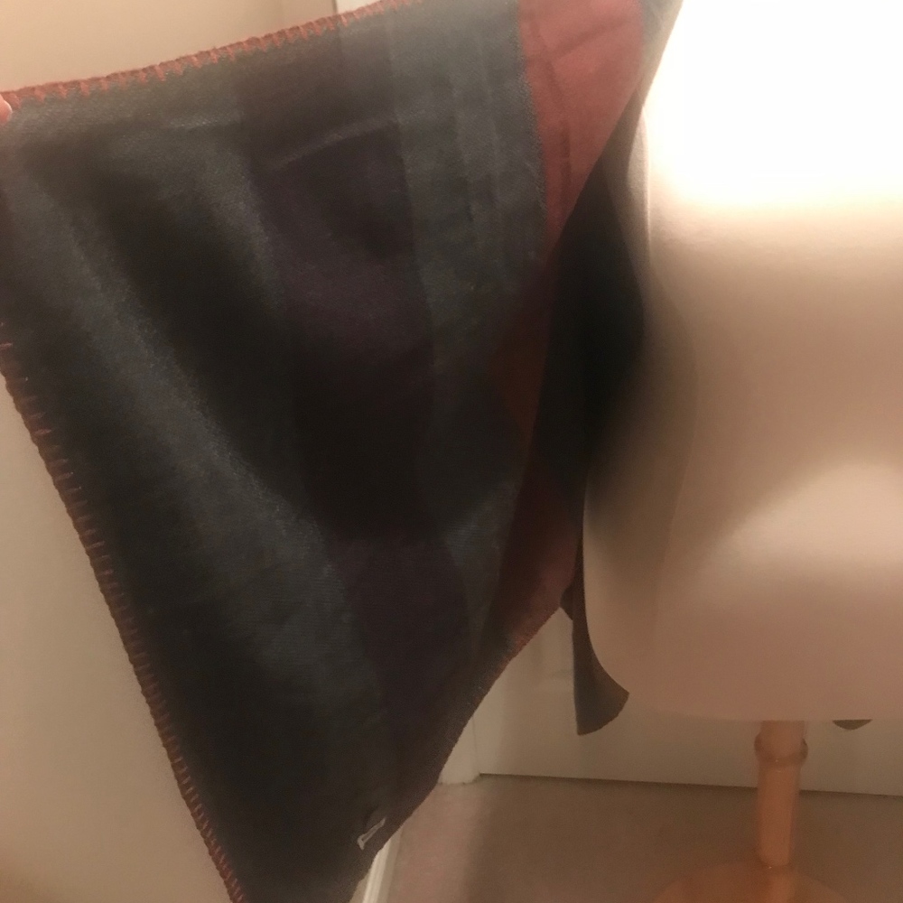 Reversible Wrap, One Size - Picture 5 of 7
